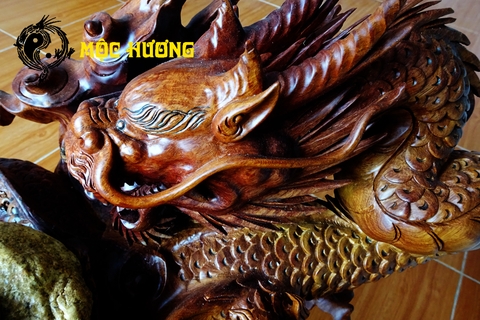 Tượng NHẤT LONG ÔM NGỌC gỗ Hương Đỏ Việt hàng sắc nét