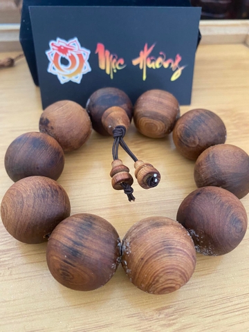 Vòng Gỗ Hoàng Đàn Chìm Nước 27mm Siêu Hiếm