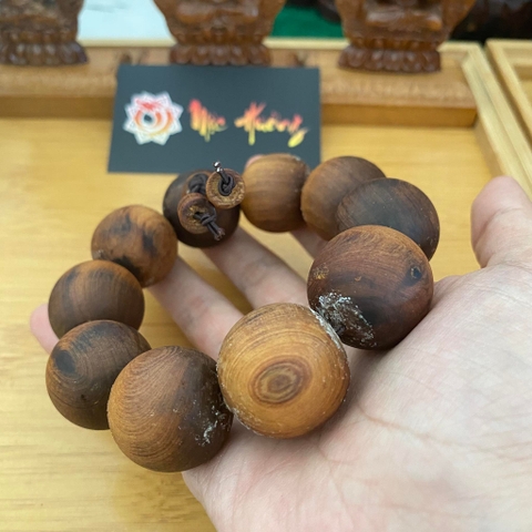 Vòng Gỗ Hoàng Đàn Chìm Nước 27mm Siêu Hiếm