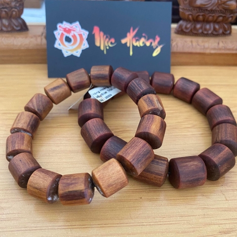 Vòng Gỗ Hoàng Đàn Trúc Nhộng Chìm Nước 12mm