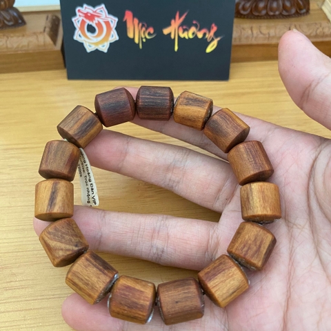 Vòng Gỗ Hoàng Đàn Trúc Nhộng Chìm Nước 12mm