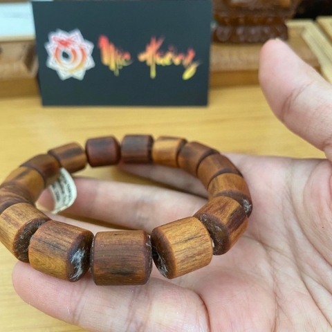 Vòng Gỗ Hoàng Đàn Trúc Nhộng Chìm Nước 12mm