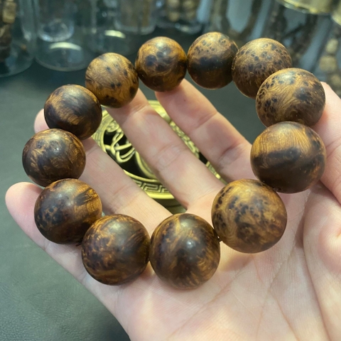 Vòng Gỗ Ngọc Am Nu Hoa Chìm Nước 20mm