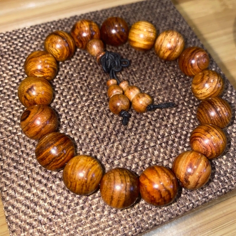 Vòng Sưa Đỏ Quảng Bình Rừng Núi Già 12mm Gốc Chun Sụn
