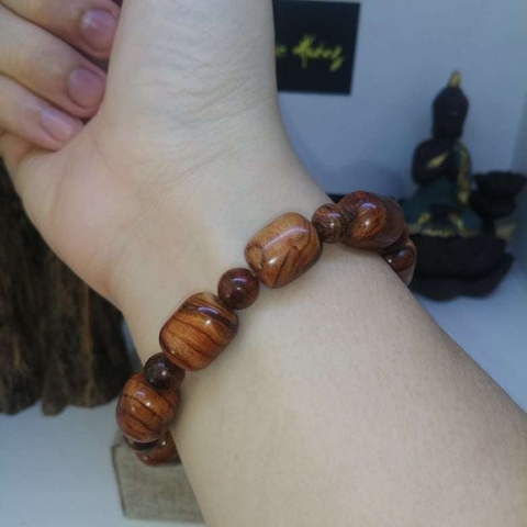 Vòng Gỗ Sưa Đỏ Bắc Trúc Nhộng Núi Rừng 100 Năm 12mm