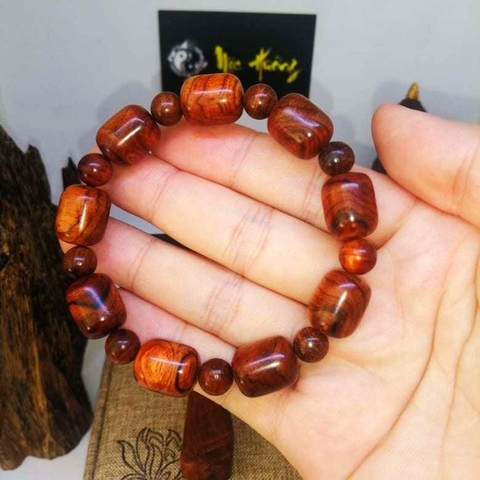 Vòng Gỗ Sưa Đỏ Bắc Trúc Nhộng Núi Rừng 100 Năm 12mm