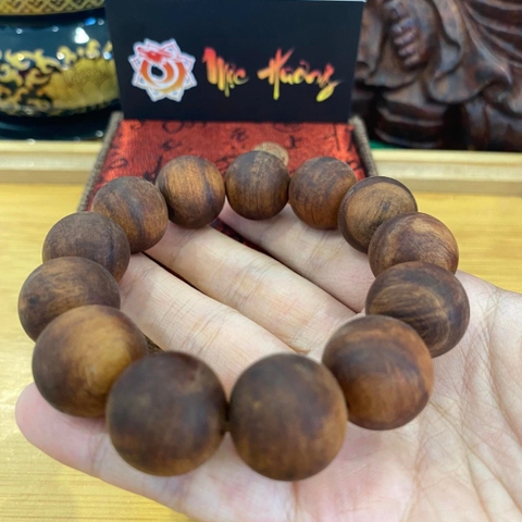 Vòng Gỗ Ngọc Am Đỏ 18mm VIP Chìm Nước