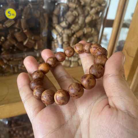 Vòng Gỗ Nu Gốc Ngọc Am Đỏ 12mm Chìm Nước Thơm Ngọt