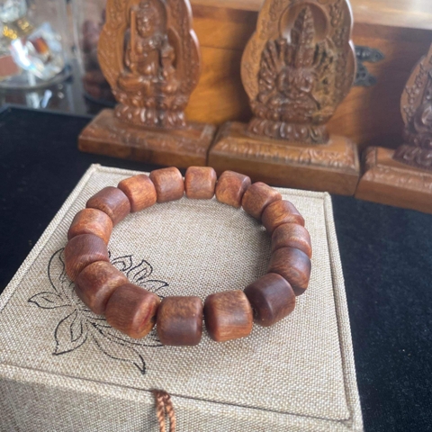 Vòng Gỗ Nu Gốc Ngọc Am Đỏ 12mm Trúc Nhộng Chìm Nước