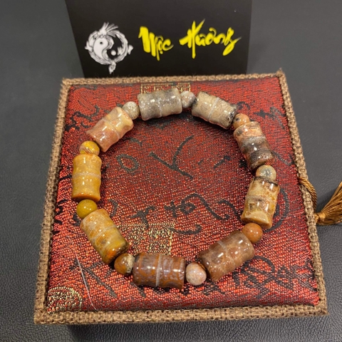 Vòng San Hô Hóa Thạch Tự Nhiên Trúc 10mm Cam Đen