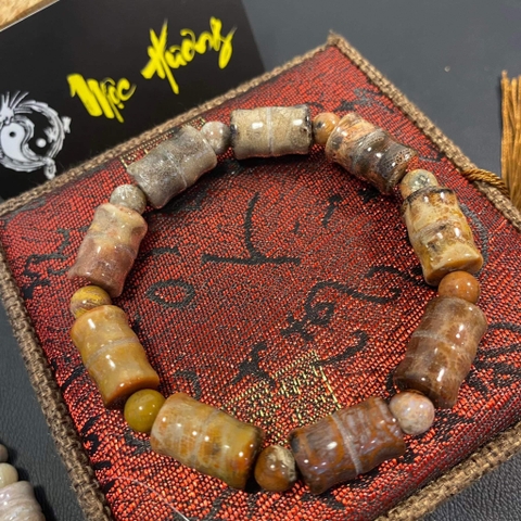 Vòng San Hô Hóa Thạch Tự Nhiên Trúc 10mm Cam Đen