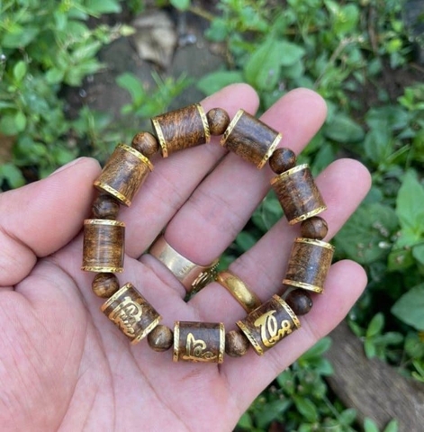 Vòng gỗ Trầm Hương tốc kiến tự nhiên bọc vàng 18k phúc lộc thọ