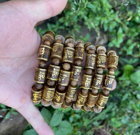Vòng gỗ Trầm Hương tốc kiến tự nhiên bọc vàng 18k phúc lộc thọ