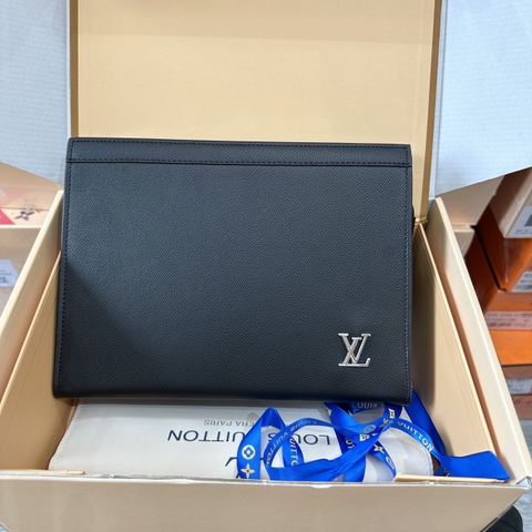 Túi ví Clutch cầm tay Louis Vuitton Voyaga trơn logo tag LV bạc 26x20x5cm Like Auth on web fullbox bill thẻ