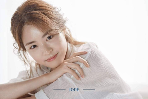 Xịt khoáng cao cấp IOPE Golden Glow Oil Mist. Xịt khoáng cao cấp IOPE Golden Glow Oil Mist.