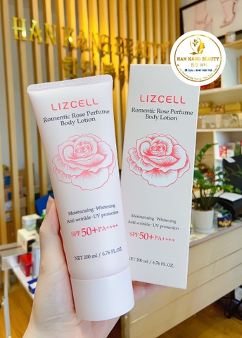 Kem dưỡng thể chống nắng nâng tone LIZCELL Hàn Quốc Romentic Rose Perfume Body Lotion Dưỡng Ẩm & Chống Lão Hóa 200ml Kem dưỡng thể chống nắng nâng tone LIZCELL Hàn Quốc Romentic Rose Perfume Body Lotion Dưỡng Ẩm & Chống Lão Hóa 200ml