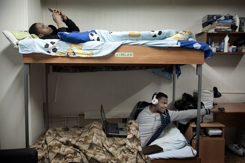 Bạn cùng phòng du học ký túc