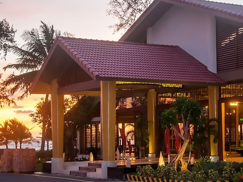 Mercure Phú Quốc Resort & Villas chọn Minh Thy Furniture cung cấp đèn ngủ,bàn ghế nhựa giả mây,giường tắm nắng,ghế quầy bar,xích đu