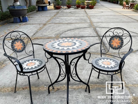 Bàn Ghế Ngoài Trời Mosaic – Sự Kết Hợp Hoàn Hảo Giữa Nghệ Thuật Và Tiện Ích