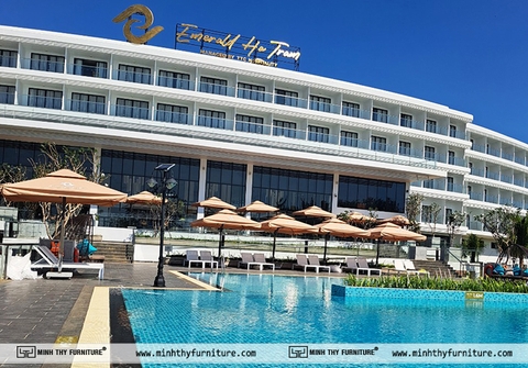 Emerald Hồ Tràm Resort chọn Minh Thy Furniture cung cấp ghế hồ bơi, dù che nắng