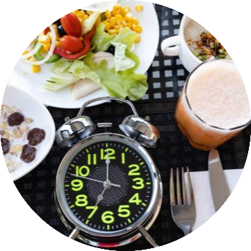 Ăn uống giới hạn thời gian có liên quan đến việc kiểm soát lượng đường trong máu và giảm mỡ tốt hơn