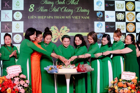 Tổ chức thành công chương trình kỷ niệm 8 năm thành lập Liên hiệp Spa thẩm mỹ Việt Nam