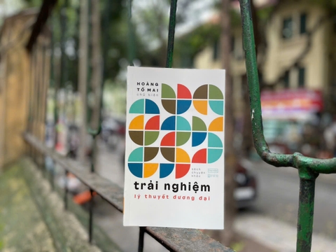 Trải Nghiệm Lý Thuyết Đương Đại - Hoàng Tố Mai chủ biên