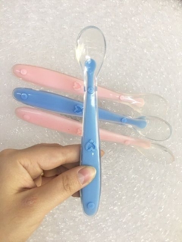 Thìa silicone mềm cho bé ăn dặm - logo trái tim