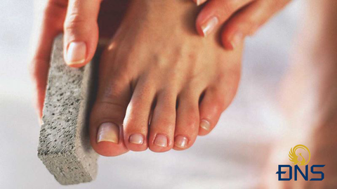 7 cách lột bỏ da chết bàn chân