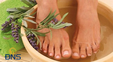 Có nên ngâm chân khi bị giãn tĩnh mạch hay không?