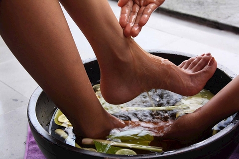 Bày mẹo ngủ ngon bằng 5 cách ngâm chân chữa mất ngủ