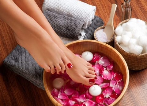 Tại sao nên ngâm chân? Hướng dẫn cách pha nước ngâm chân để bảo vệ sức khỏe