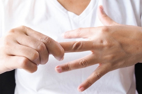 Bệnh Tê Đầu Ngón Tay Có Nguy Hiểm Không