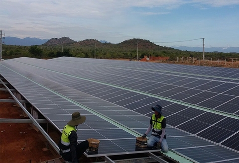 Hệ thống điện mặt trời hòa lưới công suất 4.48 KWP 1 pha được lắp đặt tại hộ GĐ anh Khôi ở Tp. HCM