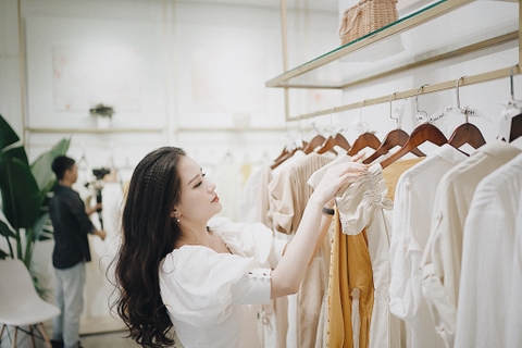 MC-NTK Huyền Châu với mô hình 'bữa tiệc thời trang'
