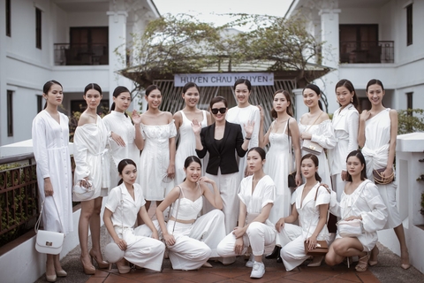 HUYEN CHAU NGUYEN x MY TEAM