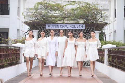 Những hình ảnh tổng duyệt của những người mẫu tham gia chương trình 𝐓𝐄𝐀 𝐏𝐀𝐑𝐓𝐘 𝐅𝐀𝐒𝐇𝐈𝐎𝐍
