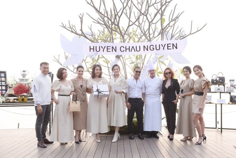 Dàn sao Việt xúng xính tham dự show thời trang của NTK Huyền Châu