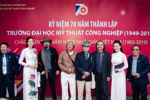 NTK Huyền Châu về thăm trường cũ