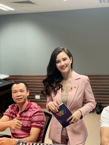 BTV Huyền Châu: 'Có ngoại hình mà không tư duy thì chỉ là búp bê biết nói'