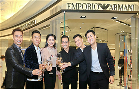 Soái ca Hà thành hội tụ tại Emporio Armani Store