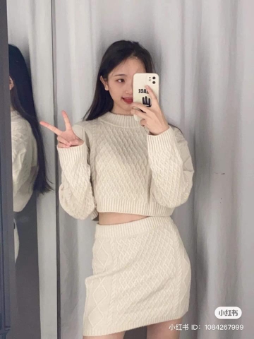 Áo len H&M vặn thừng màu trắng dư xịn dáng croptop