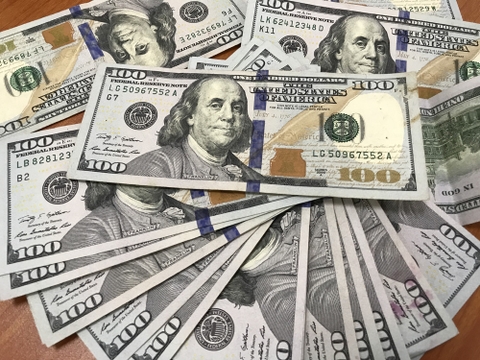 TỶ GIÁ USD/VND LÊN GẦN 24.500 VND SAU ĐỘNG THÁI CỦA NGÂN HÀNG NHÀ NƯỚC