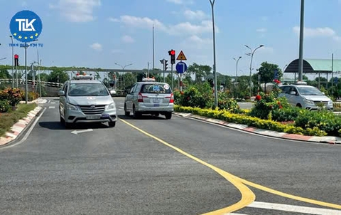 TỪ 01/3/2025, TRƯỢT LÝ THUYẾT SÁT HẠCH GIẤY PHÉP LÁI XE VẪN ĐƯỢC THI CÁC PHẦN CÒN LẠI