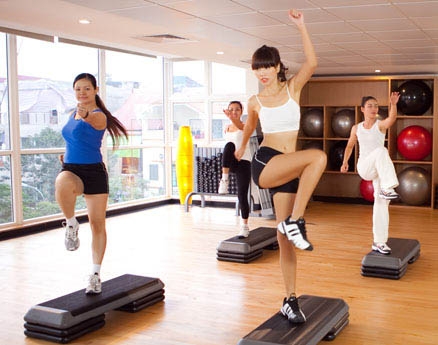 7 bài tập Aerobic giảm cân hiệu quả với bục dậm nhảy