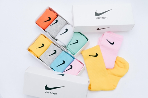 Hộp Tất Nike Cao Cổ