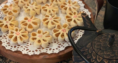 Cách làm bánh hoa mai nhân khóm thơm ngon