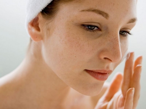 6 cách trị nám tại nhà "say bye" đôi gò má đốm nâu xấu xí