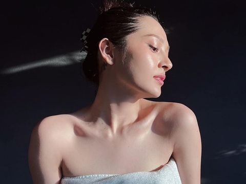 Khám phá bí quyết dưỡng da chống lão hóa của JENNIFER LOPEZ ở tuổi 52