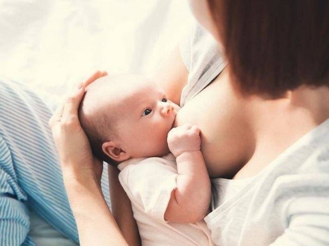 Mẹ cho con bú uống collagen được không?